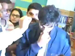 Ranbir Kapoor gets MOBBED