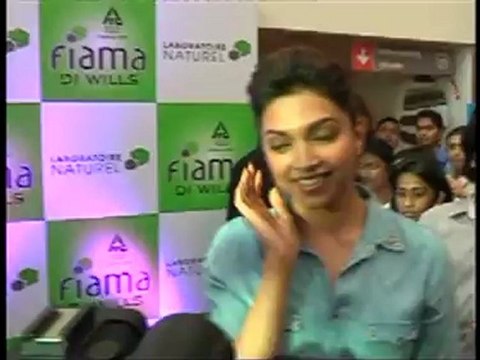 Deepika Padukone Felicitates Consumers Of Fiama Di Wills