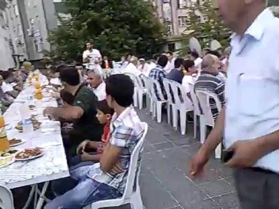 Ünye Merkez Büyük Camii Görevlileri ve Cami Altı Esnafının Verdiği İftar Yemeği 1