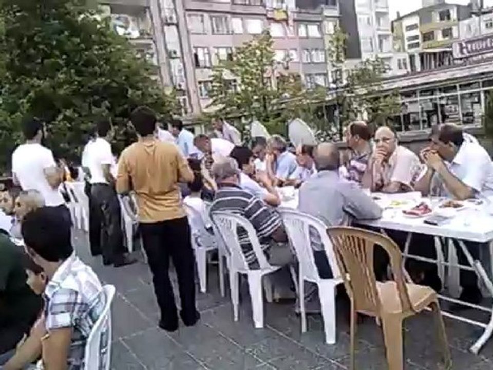 Ünye Merkez Büyük Camii Görevlileri ve Cami Altı Esnafının Verdiği İftar Yemeği 2