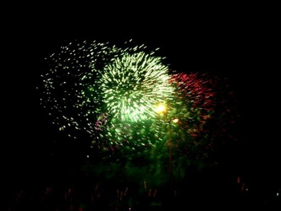 Feu d' artifice 14juillet 2012. Marseille-Parc Borély ( extraits)