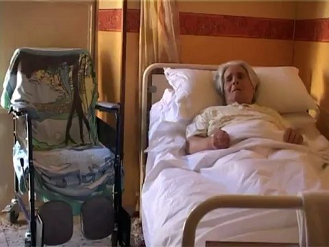 SICILIA TV FAVARA - Cassonetti incendiati a Favara. Anziana disabile piange le conseguenze