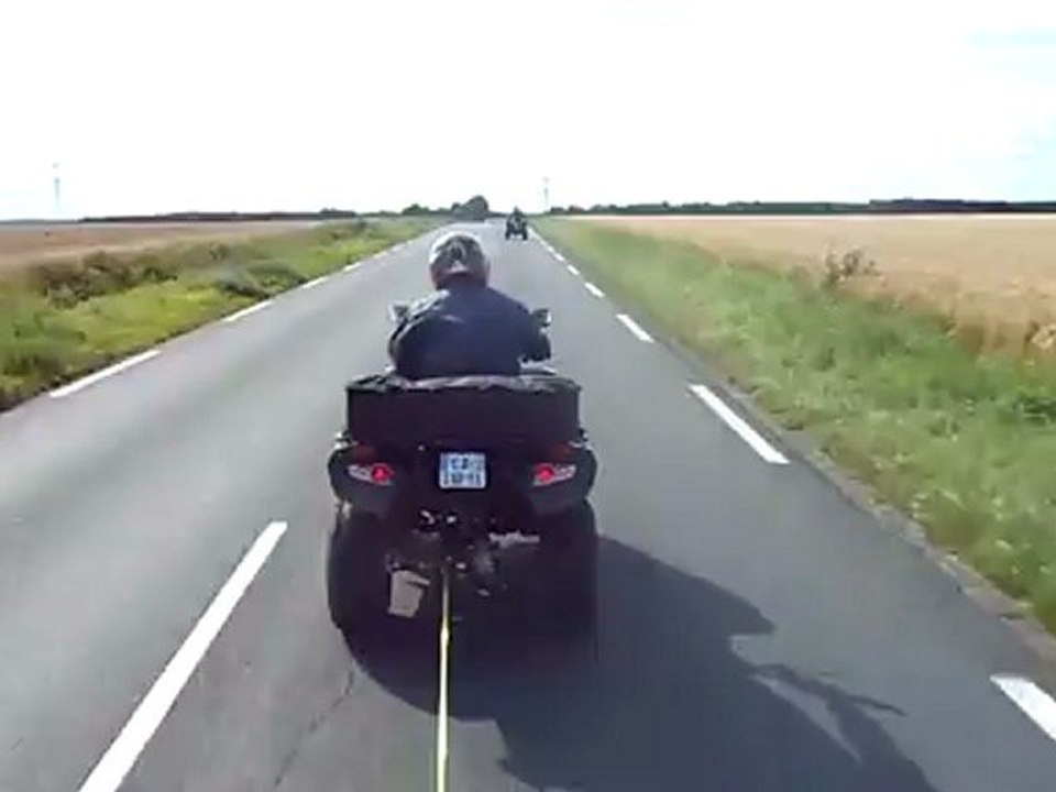 Remorquage Polaris 500 Scrambler par un Kymco 300 MXU