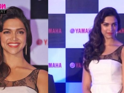 Deepika Padukone pouts in RED LIPS