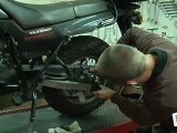 Comment régler la chaine de transmission d’une moto ?