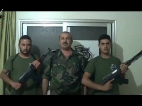 Syria فري برس حمص انشقاق المقدم عبد الكافي الاقرع و مساعد أول و مجند و انضمامهم إلى كتائب الفاروق 24 7 2012 Homs