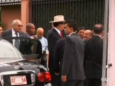 Micheletti vuelve a Honduras sin reunirse con Zelaya