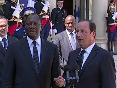 Ouattara remercie Hollande pour l'annulation de la dette