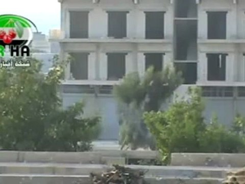 Syria فري برس أريحا مرور رتل من الدبابات في مدينة أريحا 25 7 2012 Idlib