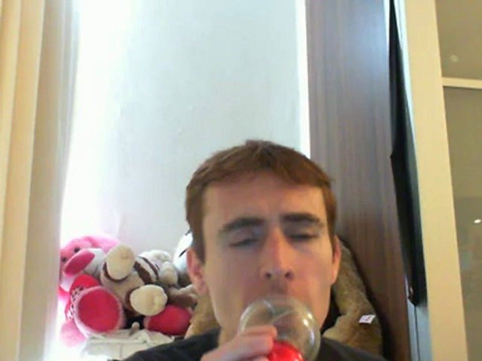 Wiwi égratigne "bleu blanc rouge" d'Omar & Fred