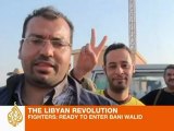 Libyan fighters target strategic town
