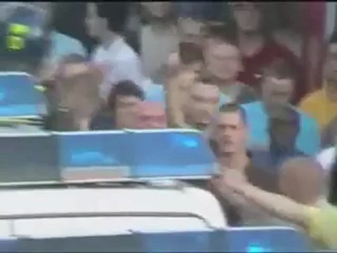 Disturbios entre aficionados del West Ham y el Millwall en Upton Park