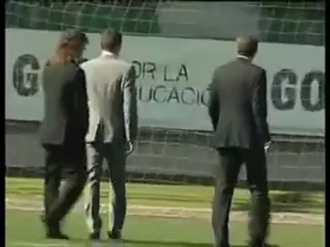 Zapatero marca un gol a Iker Casillas