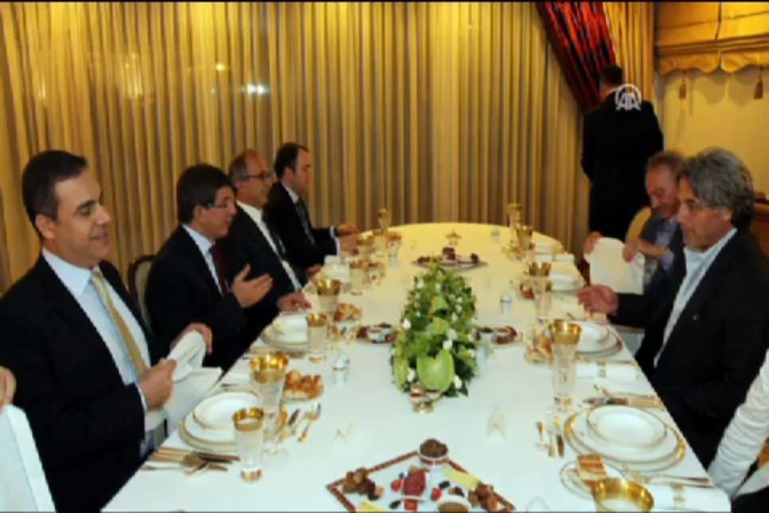 Davutoğlu, Tlas'ı kabul etti