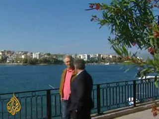 Télécharger la video: Greek city struggles with austerity measures