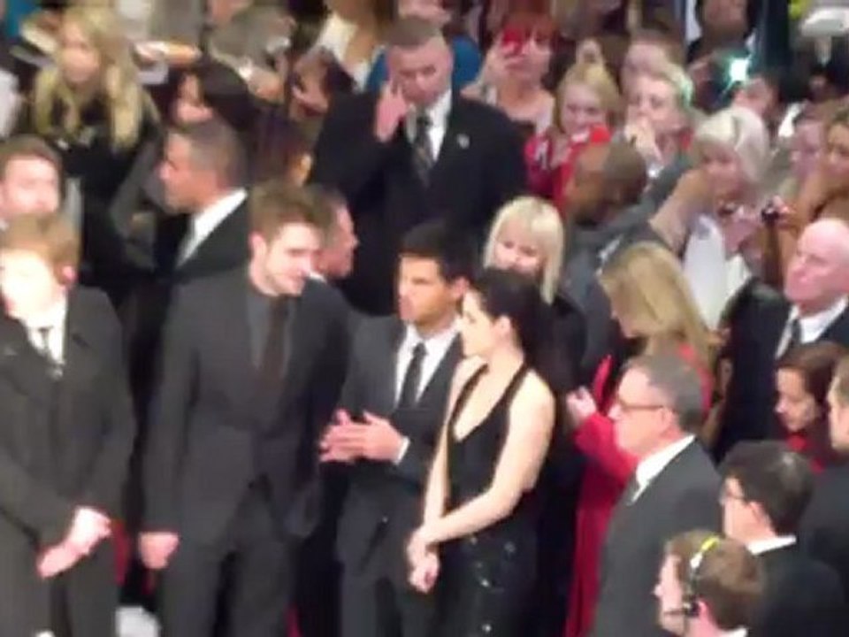 Robert Pattinson ist am Boden zerstört über Kristen Stewarts Seitensprung