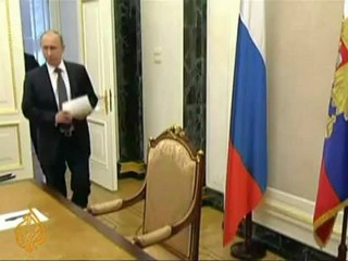 Falling oil revenues strain Russia's budget