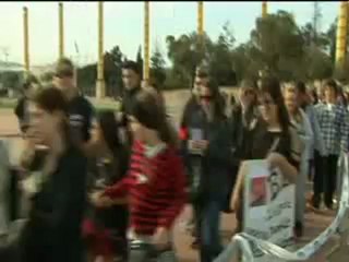 Miles de fans de Tokio Hotel hacen cola para ver a sus ídolos
