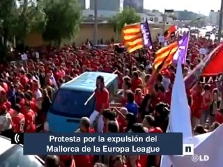 Miles de aficionados del Mallorca se manifiestan en contra de la UEFA