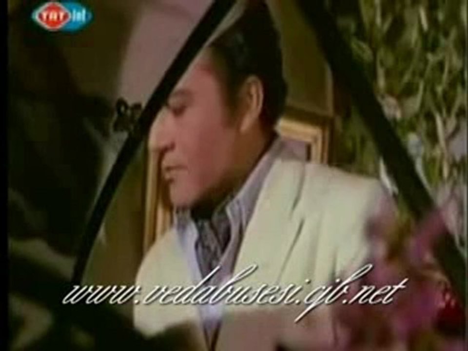 Belkıs  Özener     "Boş  Kalan Çerceve "