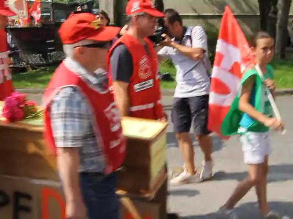 Quimper. Manifestation des salariés de Doux devant le tribunal de Commerce