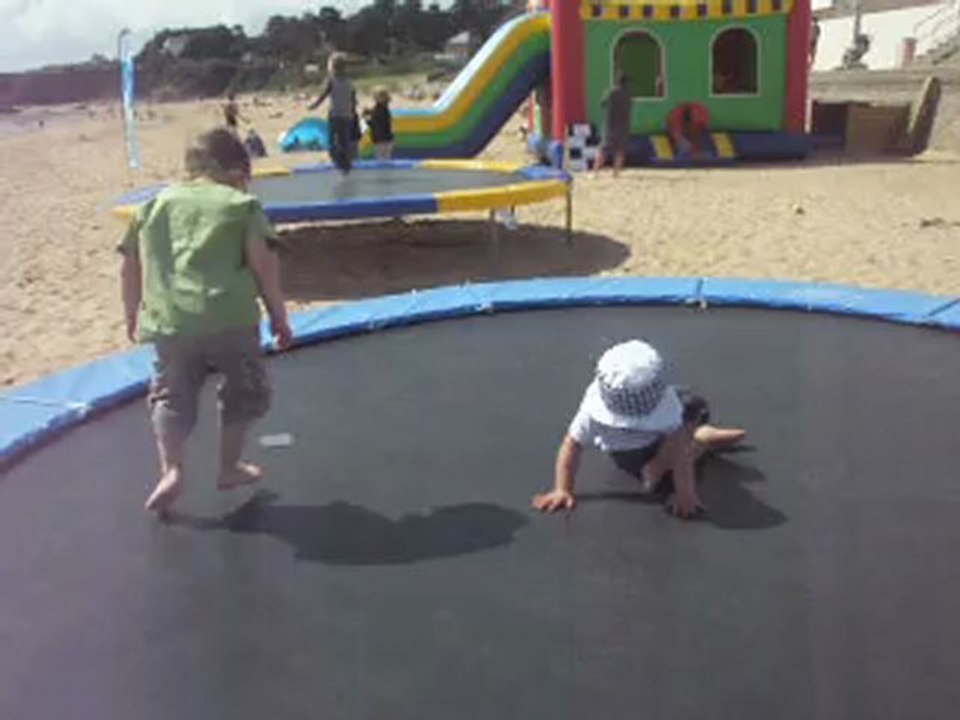 Sur le trampoline!
