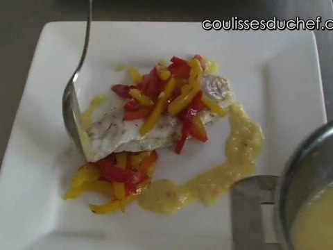 Recette : Filet de bar et farandole de poivrons et sauce au beurre citronnée