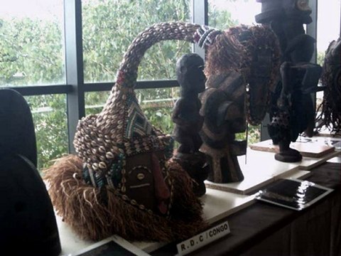 MASQUES ET MARIONNETTES D' AFRIQUE 2012