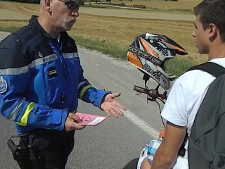 LES BONS CONSEILS DES GENDARMES AUX MOTARDS