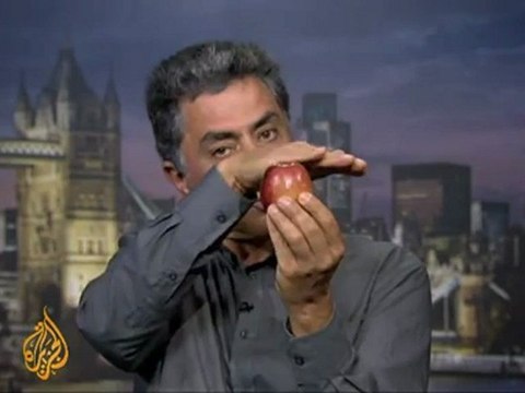 Stargazers watch long lunar eclipse