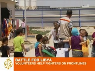 Libya volunteers help fighters on frontlines