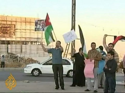 Fleeing Syrians refused refugee status