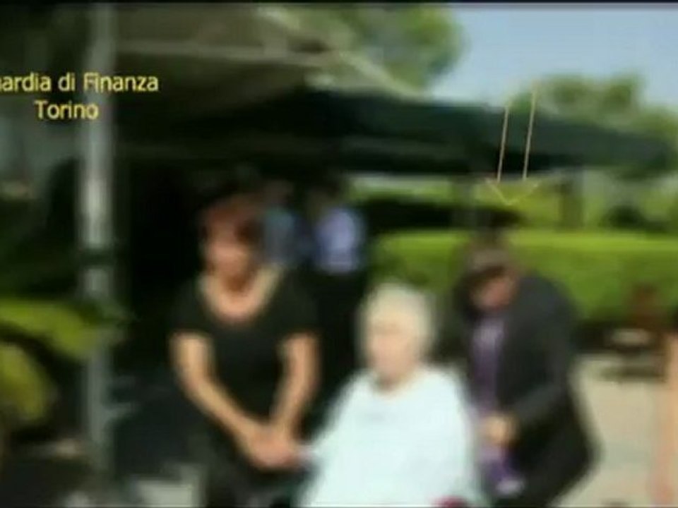 Torino - Scoperta un'intera famiglia di falsi ciechi (27.07.12)