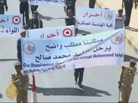 Yemenis call on Saleh's loyalists to give up power