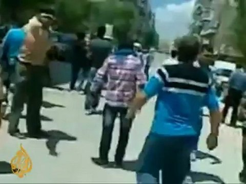 Syrian activists decry 'massacre' in Houla