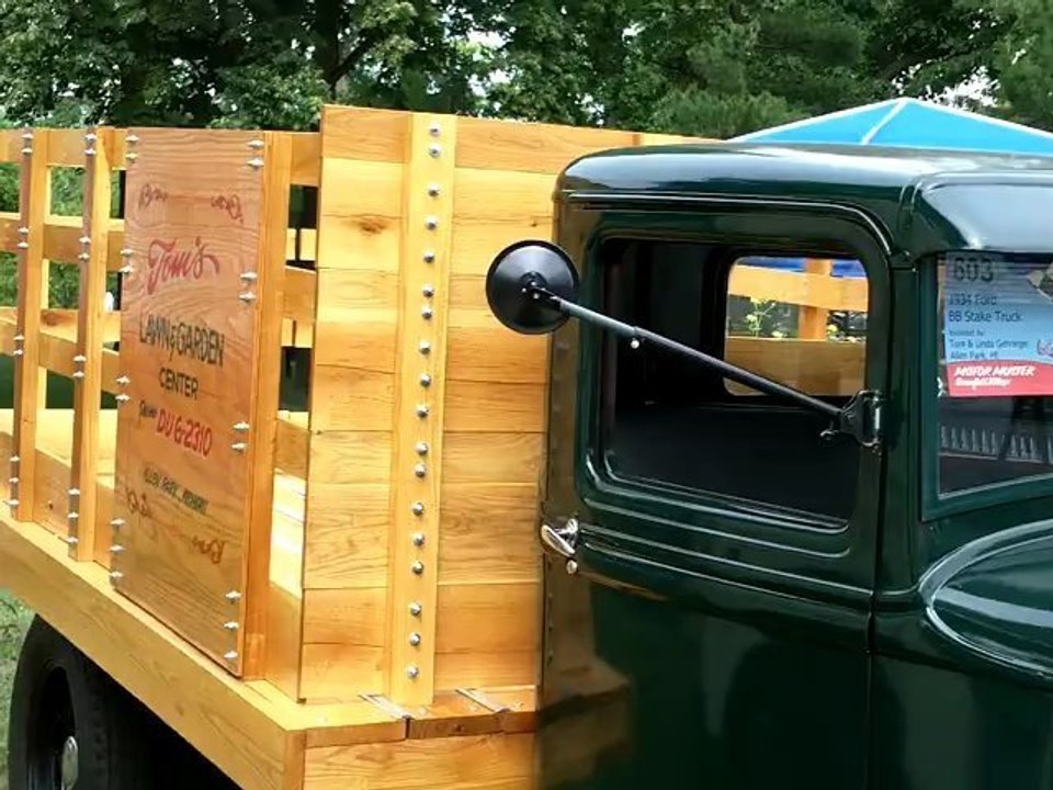 Classic 1934 Ford Truck - This old Ford has such a cool look! I really like this style. Classic Ford truck.