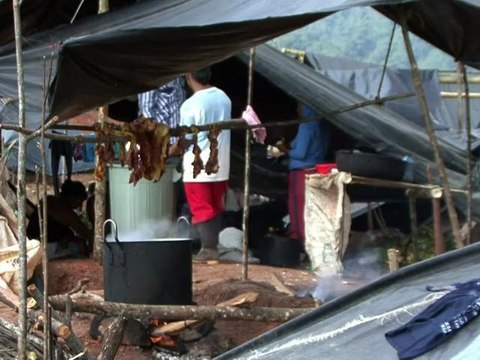 Colombian villagers force soldiers out of military base