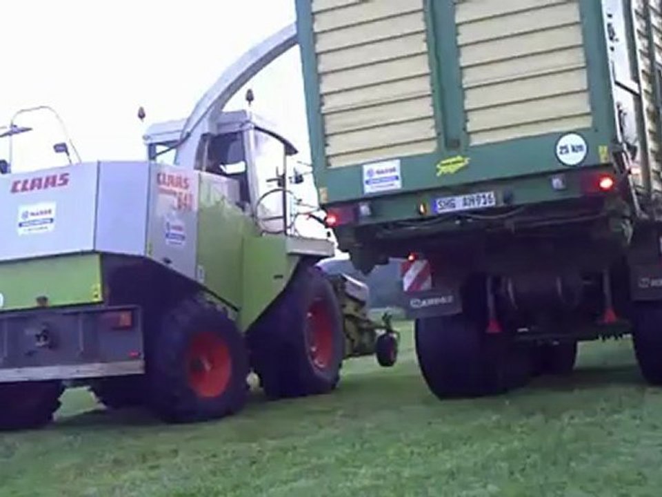 Agrartechnik Schaumburg  Gras Häckseln 2012