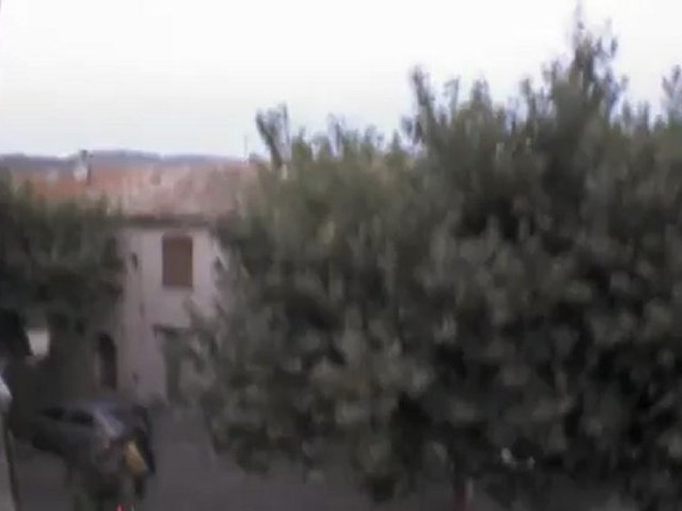 ar.drone 2.0 - vol 10 - Trigance la place