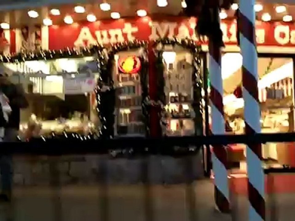 Candy, Arcades And Restaurants - Downtown Gatlinburg, Tennessee has a lot to do and see. Travel. Entertainment.