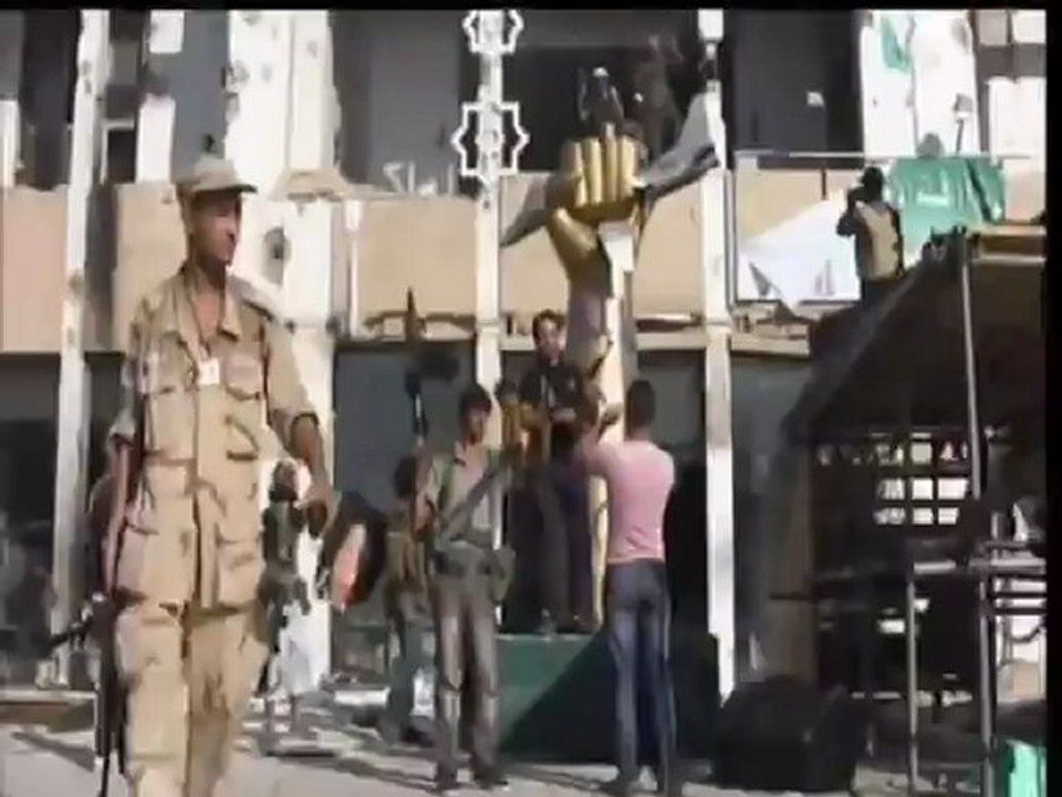 Los rebeldes toman el palacio de Gadafi