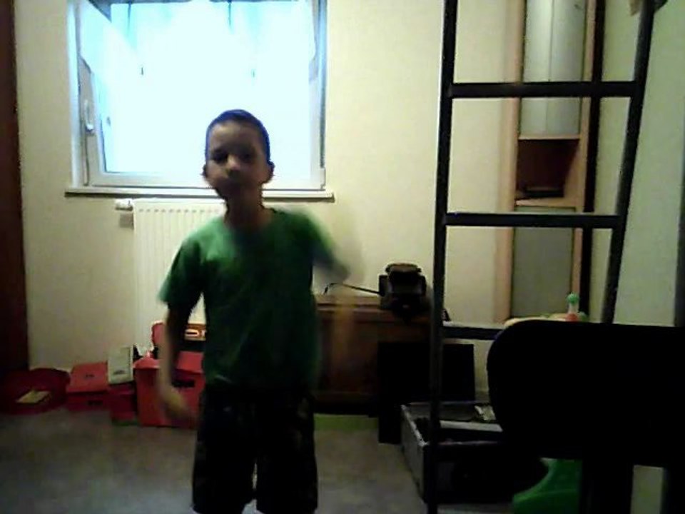 Un gamin de 7 ans explique comment peter + discretement