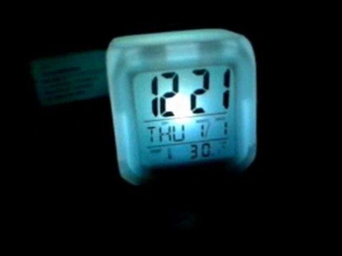 İndirdik.com! - Renk Değiştiren Aura Alarmlı Dijital Saat (7 Renk) sadece 7_90 TL!