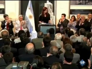 Kirchner muestra su cicatriz: "La política antes que la estética"