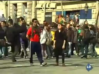 Los estudiantes de Barcelona asaltan la Bolsa