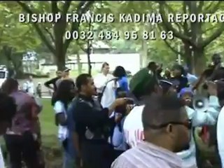 LES COMBATTANTS DE BELGIQUE BLOQUENT LES TRAMS DEVANT L'AMBASSADE DU RWANDA