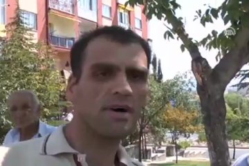 Asfalt çöktü, minibüs çukura düştü