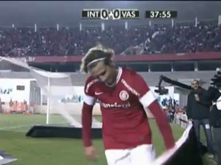 Forlan delude al debutto con l'Internacional