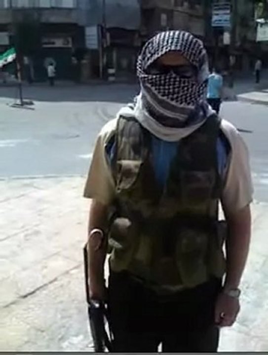 Syria فري برس حلب بستان القصر  احد ابطال الجيش الحر في الساحة العامة  28 7 2012 Aleppo