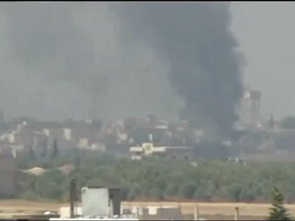 Syria فري برس ريف حماة   قرية الزكاة إحراق المنازل من قبل عصابات الأسد 27 7 2012 Hama